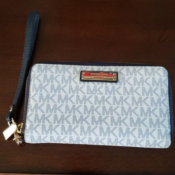 Michael Kors Handbags - Michael Kors White and Navy wallet